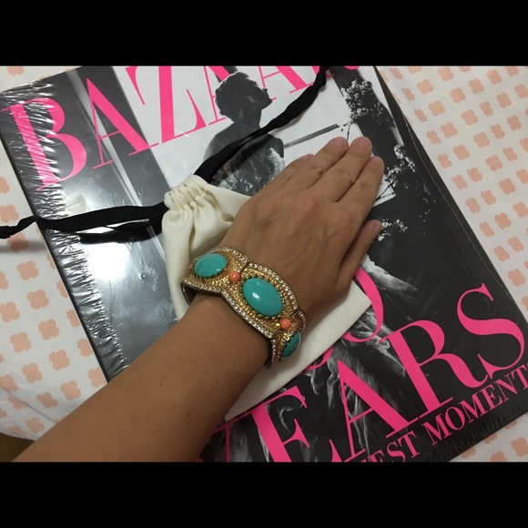 Jewelry - Gold Bangle bracelet